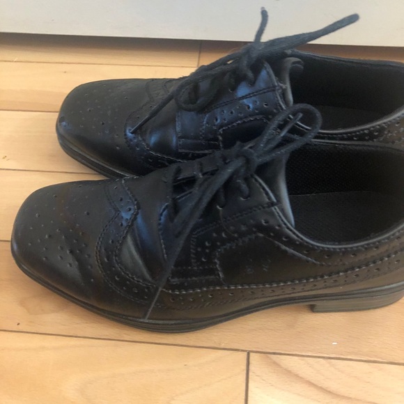 Dress shoes for boys - Picture 2 of 4